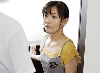 冴えないフリーターが隣人の美人五十路奥様に思いがけない挿入！浮気した旦那への当て付けに…小早川怜子