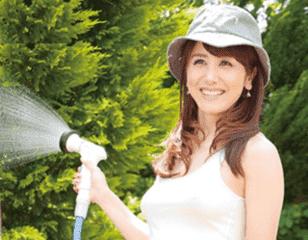 憧れだった叔母さんとのひと夏の思いで…甥に思いを告げられた三十路美熟の奥様がカラダを許してしまう！市川さとみ
