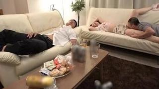 飲み会で旦那が酔い潰れた隙に泥酔した美人妻が寝取られてしまう！オムニバス