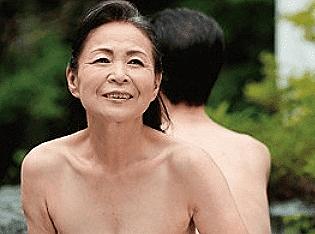 還暦の熟年夫婦が温泉宿で久しぶりの営み行為！年季の入ったカラダでお互いの愛を確かめ合う♡坪井冨美