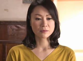 旦那が役に立たず欲求不満の溜まった五十路母が息子の朝勃ちを目撃して欲情を抑えきれず…！息子の若竿で悶絶… 星野友里江