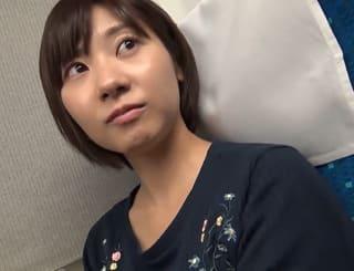 冷え切った旦那との関係に疲れたショートカットの奥様と不倫旅行！ガードの固かった三十路妻を解きほぐして…♪