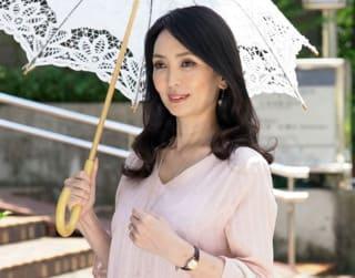 ＜初撮り熟女＞ガリ感のある妖艶な四十路奥様がAV出演！男好きする端正な顔だちの奥様が悶え乱れる…♪ 立花涼子