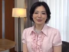 ＜人妻初撮り＞セレブ妻が興味本位でAVデビュー！カメラの前で戸惑いながらも熱い吐息を漏らしてイキ狂う！