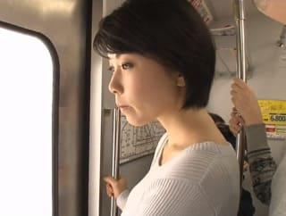 電車の中で痴漢被害に遭った三十路奥様が旦那の目の前で犯される！トイレに連れ込まれ中出しレ〇プ… 櫻井菜々子