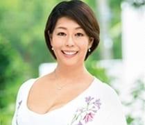 旦那様との営みへの不満からAV撮影を決意した42歳の奥様！メートルサイズの巨乳を徹底攻略！日向万里子