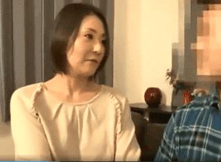 四十路美熟の奥様が息子に突かれて悶絶！仲の良さそうな母息子に声をかけて筆おろし企画に挑戦！！