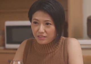めっちゃ綺麗な五十路の母の友人がほろ酔いで誘惑してきた！憧れだったおばさんを押し倒して… 吉瀬菜々子