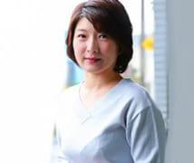 旦那の不在中に息子の嫁のカラダに興味を持っていた義父に寝取られる四十路妻！鮎原いつき