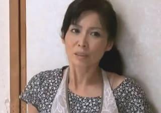 お義母さん一度だけ抱かせて下さい！…同居する五十路の嫁の母に欲情した娘婿が嫁の不在時に襲い掛かる！ 松下美香