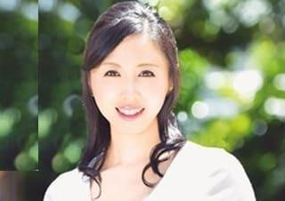 息子の性の捌け口になった美形の五十路母！旦那との夫婦の営みでは満足出来ず若い肉棒を求め始める…吉野かおる