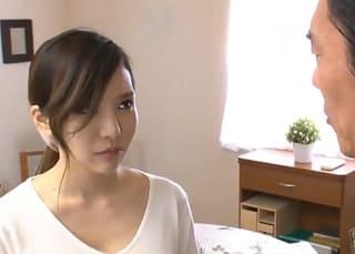 夜な夜な聞こえてくる息子夫婦の艶めかしい営みの声に悶々としていた義父がむっちりボディの息子の嫁を寝取る…！ 葵