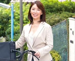 ベテラン生保レディが枕営業！熟練のテクで膣内射精☆契約成立 ♪ 翔田千里