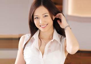 人妻女教師が真夏の誰もいない教室で生徒と愛し合う！汗だくの個人授業…♡ 水原梨花
