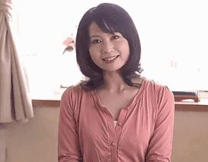 憧れだった四十路美熟の知り合いのおばさんに念願の挿入！背徳の不倫SEXで濃厚に絡み合う…三井茜