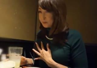 ＜熟女ナンパ＞おばさん本気にするわよ？…♡妖艶な美熟奥様をホテルに連れ込んで無許可で中出し…！