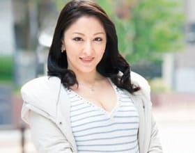 ＜初撮り熟女＞思春期の息子を持つ三十路の美人奥様がセックスレスで欲求不満が溜まりAV出演…！ 黒崎潤