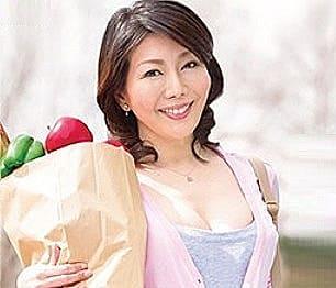 ＜初撮り熟女＞豊満なボディの四十路主婦がAV出演！他人棒で初めて中出しされ悶絶イキ…♪ 小野さち子