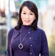旦那とはすっかりレスになった関西弁の五十路美熟女！上品な雰囲気とは裏腹に貪欲に肉棒を貪る！緒川藍子