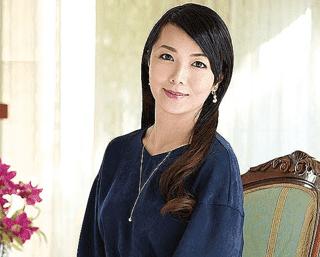 四十路美熟の奥様が志願のAV撮影に！自ら1ヶ月の禁欲を課し性欲解放中出しSEX！！中里文