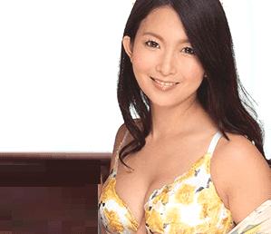 息子の友人に告白され筆おろしのためカラダを許した四十路美熟奥様！激しく突いてくる若い肉棒の虜になって…一色桃子