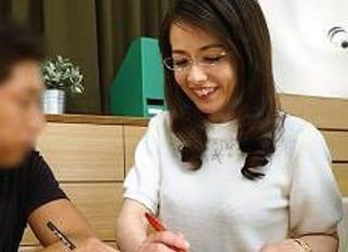 試験に合格した教え子に四十路の熟女センセイがご褒美の筆おろし ♪ 成田あゆみ