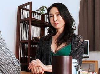 見事なクビレのスレンダー美乳の四十路奥様がご無沙汰熟マ〇コを他人棒で突かれ悶絶イキ…！ 秋月しずこ