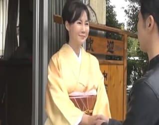 五十路の妖艶な女将が気に入った客をつまみ喰い！熟れたカラダでおもてなし…♡ 赤坂ルナ