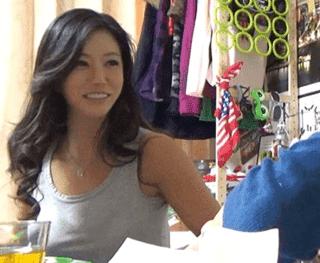 巨乳の四十路美熟女がナンパされてヤリ部屋に！美巨乳を弄ばれ他人棒に膣内射精される一部始終！！