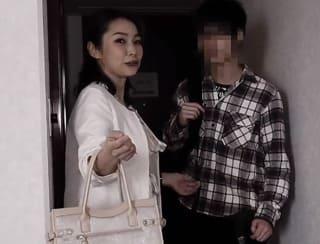 おばさん若い子に興味あるの…♡オンナ盛りの肉食系美熟奥様がウブな若者を逆ナンパして喰いまくる…！
