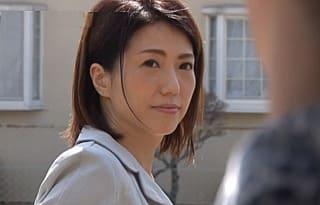 清楚な48歳アラフィフ継母の薄着から覗く下着やカラダに息子が欲情！美義母とのひと夏の禁断情事… 吉瀬菜々子
