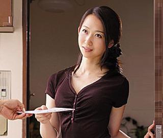 彼に逢いたい…隣人に恋をした美人妻が偶然を装い誘惑する！寂しさから他人棒を求めてしまい… 水戸かな