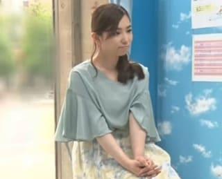 美乳奥様が乳腺マッサージで悶絶！理性崩壊した奥様がマジックミラー越しに旦那の前で施術師の挿入を受け入れる…♪