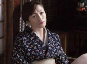 アンタおばさんに興味あるの？…♡下宿人のうぶな学生を誘惑する下宿屋の五十路女将！ 美山蘭子