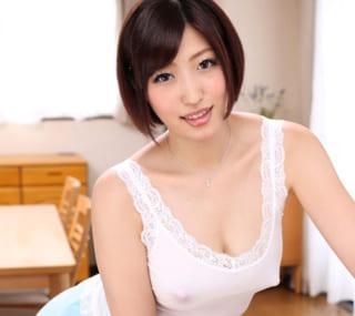 これは絶対誘ってる…！ノーブラで過ごす義母の巨乳がエロすぎて思わず服をめくり上げてFカップ美乳を味わい尽くす！