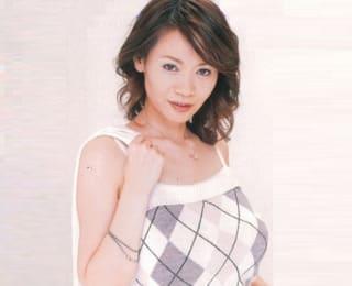 スレンダーな四十路奥様が男優3人に美ボディを突かれまくって腰振りまくりで悶絶イキ…！楠真由美