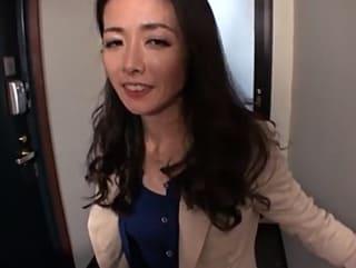 五十路義母の色香に欲情した娘婿が禁断の一線を越える…！嫁の不在時に完熟ボディをハメまくる…！ 成田あゆみ