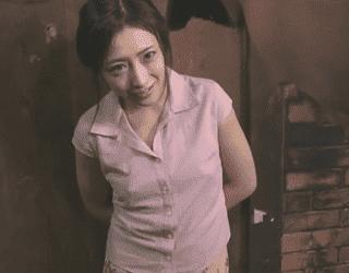 ＜ヘンリー塚本作品＞年老いた旦那では満足できない奥様が若い使用人を誘惑！そそり立った肉棒挿入を強要！！