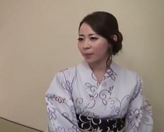 最後なのでご自由に…♡四十路美熟女将が閉店の感謝を込めて客や従業員にカラダを差し出し肉体奉仕！ 野本京香