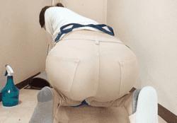 出張家事代行サービスで来た人妻のピチピチのチノパンに興奮して強制的にハメさせてもらった！