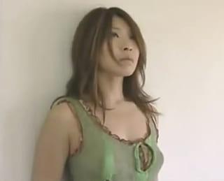 隣人の旦那をベランダ越しに誘惑する欲求不満の四十路妻！夫の目を盗み隣の旦那と…＜ヘンリー塚本作品＞