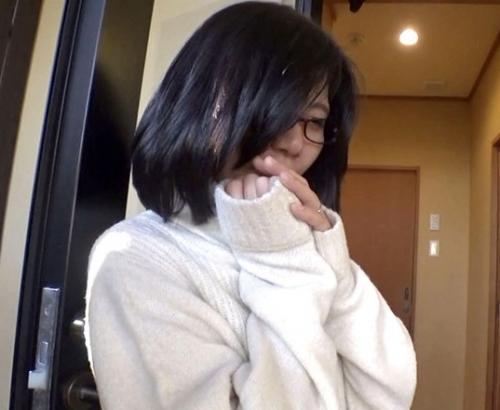 ＜不倫旅行＞旦那とは不仲ではないんですけど…スレンダーな四十路奥様が日常から離れ火遊びで他人棒を受け入れる！