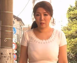 親子喧嘩の後に仲直りの母子交尾する四十路母と息子！他人には言えない秘密、それは近親相姦！ 園崎美弥