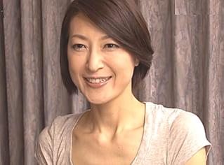 親父の再婚相手の五十路継母と禁断の交尾！スレンダー美熟女が優しく筆おろし…笛木薫
