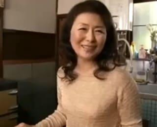 還暦を迎えた奥様が旦那の萎れたチ○ポよりも息子のギン勃ちチ〇コの虜に…♪ 松岡貴美子