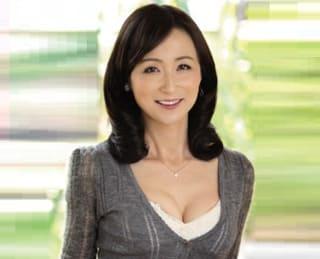 わたしなんかで…本当にいいの？…♡上司の家で四十路の美人奥さんに迫ったらヤレちゃった…♪ 香澄麗子