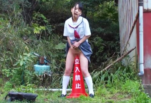 媚薬でマンコがウズき三角コーンで自慰行為する女子校生がバスで手マンされ愛液が糸引きバイブと生チンポを挿入されイキまくる！