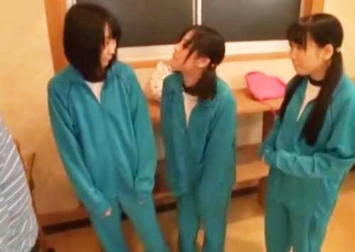 《中学生×風呂》修学旅行で旅館に宿泊した中学生3人を裸にして幼い顔からは想像もできない性教育！