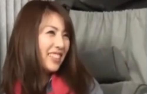 【人妻ナンパ】常に笑顔で好感度の高いスレンダーで実は超美巨乳の上品な三十路の奥さんを連れ込み、電マで責めまくる！