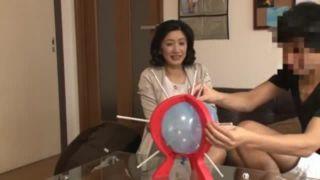 【熟女ナンパ】【隠し撮り】上品でエレガントで性格も明るく清楚で綺麗な五十路の美乳高齢美人妻を連れ込み、生ハメ中出し！